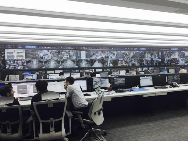 ㈜하이브시스템에서 설치 및 유지보수하고 있는 인천국제공항 제1여객터미널 통합운영센터 T1 IOC 사진㈜하이브시스템