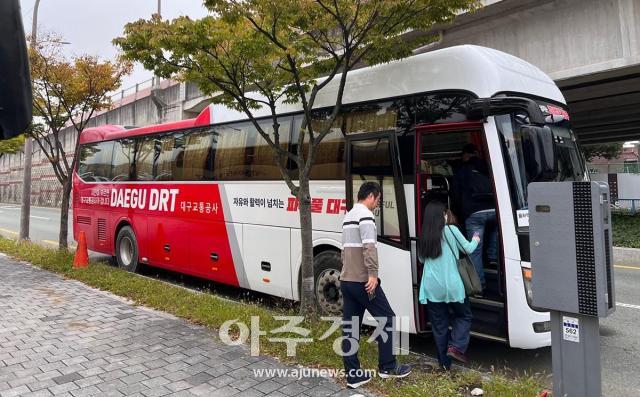 대구교통공사는 지난 19일 혁신도시 의료 RD 지구에서 시범운행 중인 DRT 전 차량에 대해 ‘음주운전 시동잠금장치’를 설치했다 사진대구교통공사