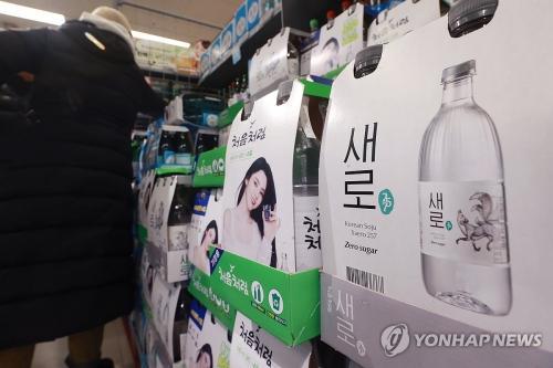 롯데칠성음료의 소주 브랜드 새로 제품 사진연합뉴스DB