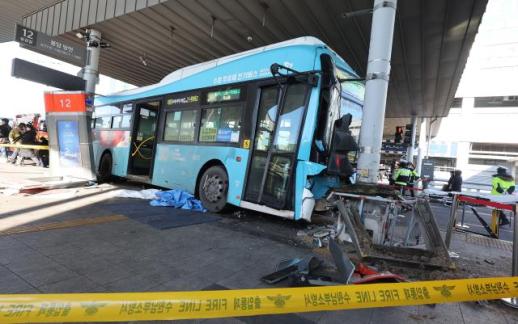 Bus strikes 18 pedestrians at transit center in Seouls satellite city