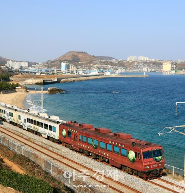 동해안 바다열차가 16년 만에 운행 중단을 결정 오는 25일 마지막 운행을 끝으로 역사 속으로 사라진는 바다열차사진이동원 기자