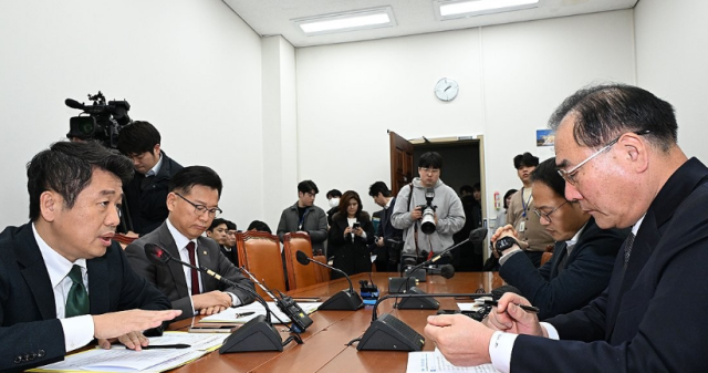 26일 오후 국회에서 여야 2+2 합의체 회의가 진행되고 있다 사진연합뉴스