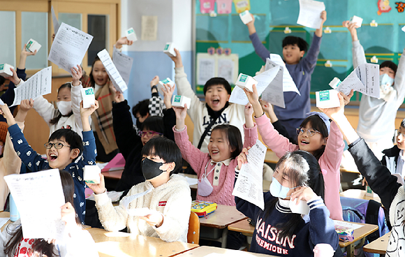 学龄人口减少致教育资金“溢出” 10年后中小学人均拨款将逾3千万韩元