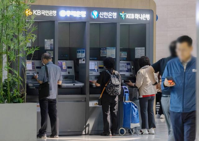 서울 시내에 설치돼 있는 주요 시중은행 현금자동입출금기ATM 사진유대길 기자 dbeorlf123ajunewscom