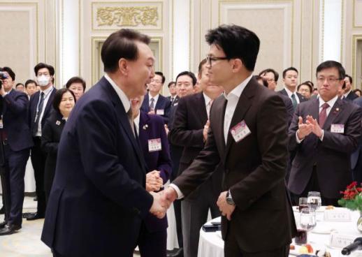 尹, 국민과 함께 새해 업무보고...활력있는 민생경제