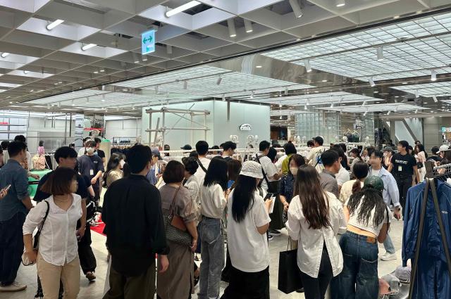신세계백화점 강남점 8층 뉴스트리트의 이미스 매장 전경 사진신세계백화점 