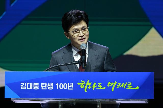 한동훈 국민의힘 비대위원장이 6일 경기 고양시 킨텍스에서 열린 김대중 탄생 100주년 기념식 하나로 미래로에서 축사를 하고 있다 20240106사진유대길 기자 dbeorlf123ajunewscom