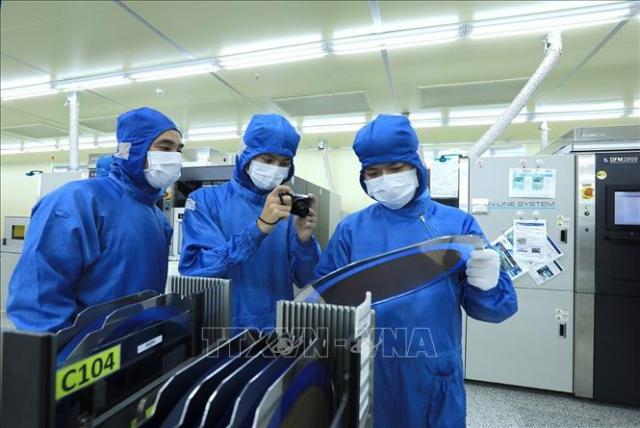 박장성 하나마이크론 내 반도체 제조원료 테스트 사진베트남통신사