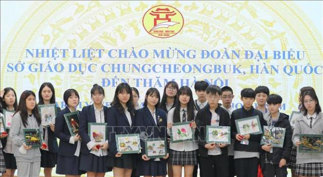교류 프로그램에 참여하고 있는 한국 학생들 사진베트남통신사