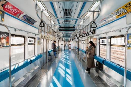 首尔地铁4号线明起试行无座椅车厢