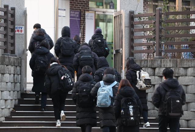 韩国幼儿园小学接连关门 反之高中班级人数密集