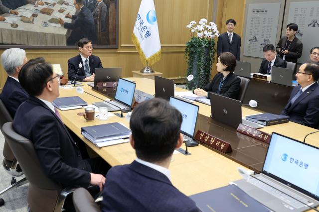 이창용 한국은행 총재가 11일 서울 중구 한국은행에서 금융통화위원회를 주재하고 있다 사진공동취재단