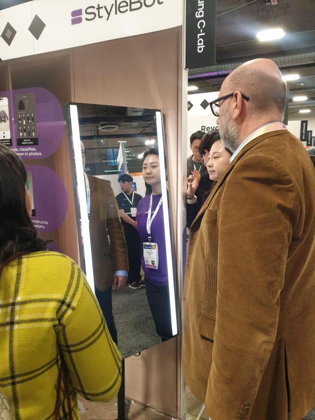 [CES2024] Samsung-incubated startup showcases AI-based virtual closet