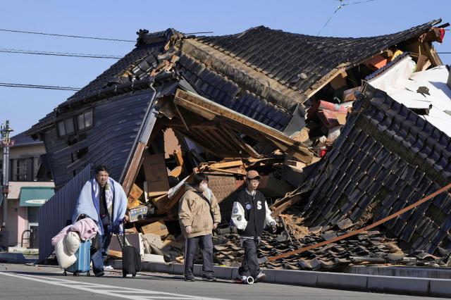 1일 규모 76의 강진이 발생한 일본 이시카와현 와지마 시장이 불에 탄 모습 사진연합뉴스