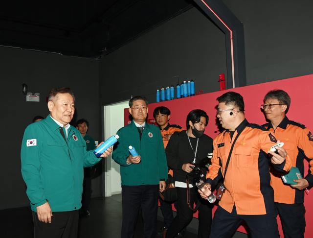 Le ministre Lee Sang-min inspecte l’état de fonctionnement de la formation en matière de sécurité au Centre d’expérience en sécurité de Chungbuk et effectue une inspection sur place des ascenseurs, y compris les escaliers mécaniques, à la gare de Gyeongbokgung.