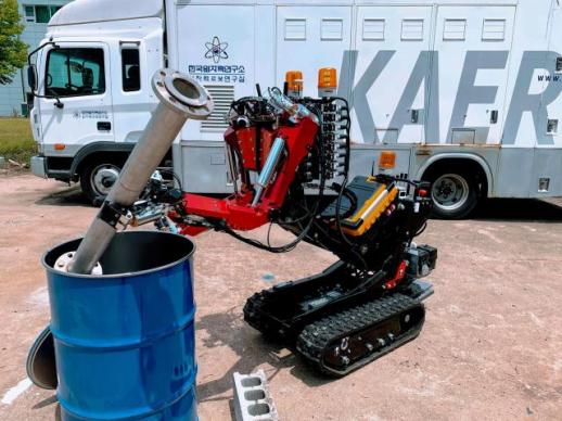 Dual-armed robot ARMstrong to carry out dangerous tasks at construction sites