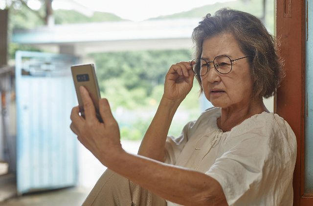 研究：半数以上逾65岁老人虽使用智能手机但不会安装和删除APP