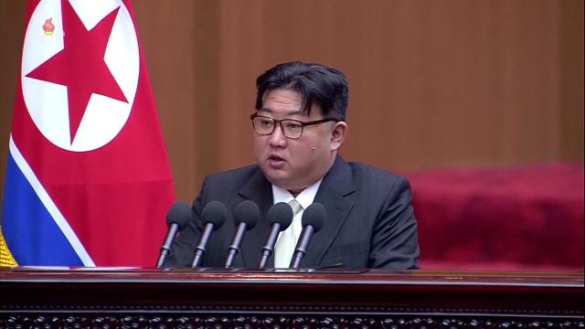 김정은 북한 국무위원장이 지난 15일 평양 만수대의사당에서 열린 최고인민회의에서 시정연설 공화국의 부흥발전과 인민들의 복리증진을 위한 당면과업에 대하여를 했다고 조선중앙TV가 16일 보도했다 사진연합뉴스