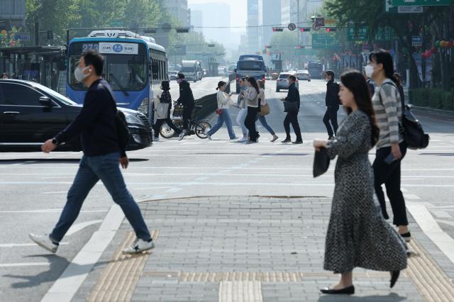 Young S. Koreans join rural exodus to Seoul seeking higher salaries and better living environment