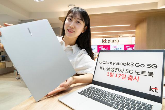 KT가 전국 KT 매장과 공식 온라인몰 KT닷컴에서 삼성전자 노트북 ‘갤럭시북3 GO 5G’를 공식 출시한다고 17일 밝혔다 사진KT