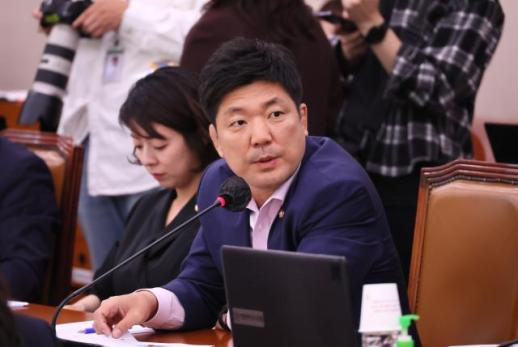 [단독] 친윤 이용, 공직선거법 위반 혐의로 윤리위 징계 청구서 접수