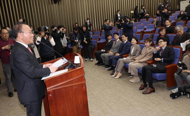 윤재옥 국민의힘 원내대표가 18일 오전 국회에서 열린 의원총회에서 발언하고 있다 사진연합뉴스