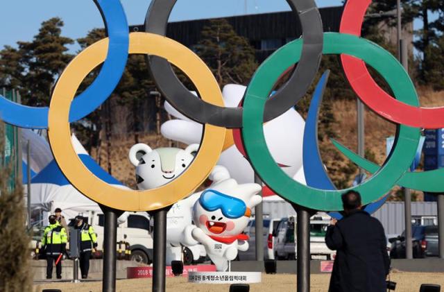 Vào ngày 18 một ngày trước lễ khai mạc Thế vận hội Olympic trẻ mùa đông Gangwon 2024 linh vật chính thức của sự kiện ‘Moongcho’ đã được lắp đặt tại Công viên Olympic Gangneung ở Gangwon-do ẢnhYonhap News