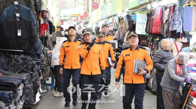 대구소방안전본부는 설 명절을 대비하여 공장밀집지역과 전통시장을 대상으로 선제적인 화재예방 조치에 나선다 사진대구소방안전본부