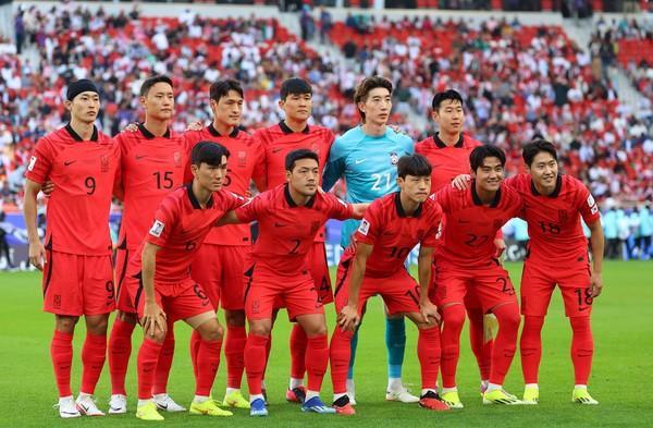 아시안컵 한국과 요르단전에서 한국 축구 국가대표팀이 팀포토를 찍고 있다 사진연합뉴스