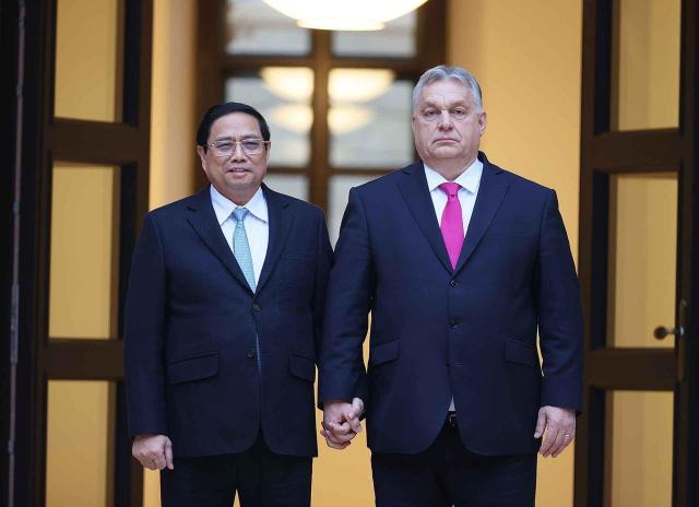 팜 민 찐 베트남 총리와 빅토르 오르반 헝가리 총리 사진베트남통신사