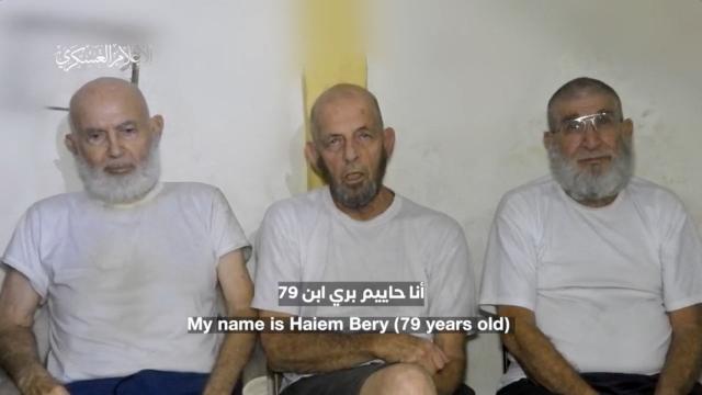  팔레스타인 무장 정파 하마스가 지난 18일현지시간 공개한 3명의 이스라엘 인질 영상 이 영상에는 가자지구에 억류된 이스라엘 노인 인질 3명이 석방을 호소하는 모습이 담겼다 