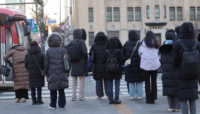 한파 속 출근길  [사진=연합뉴스]