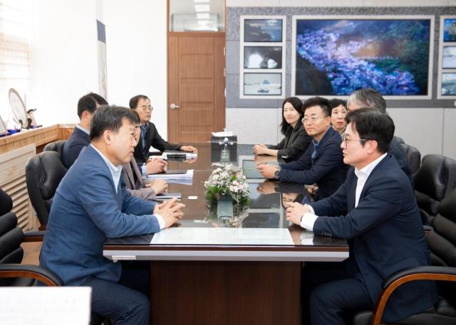 김포시와 울릉군이 지난해 10월 실무회의를 통해 내년 자매결연협약에 대해 논의했다 사진김포시