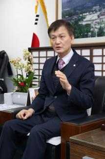 [신년인터뷰] 라도균 종로구의회 의장 현장 뛰며 낮은 자세로 주민 의견 경청할 것