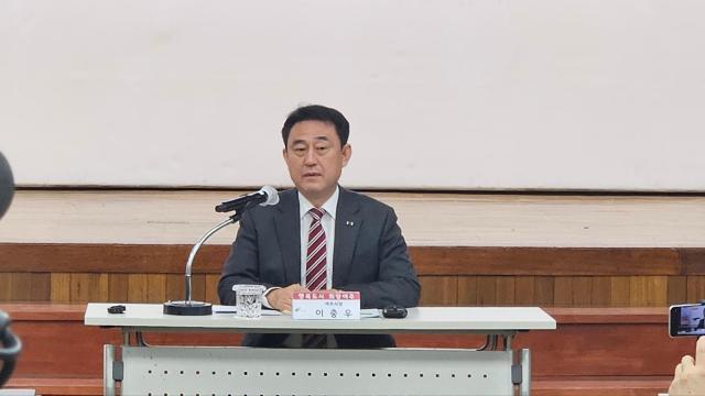 이충우 시장이 언론브리핑을 진행하고 있다 사진여주시