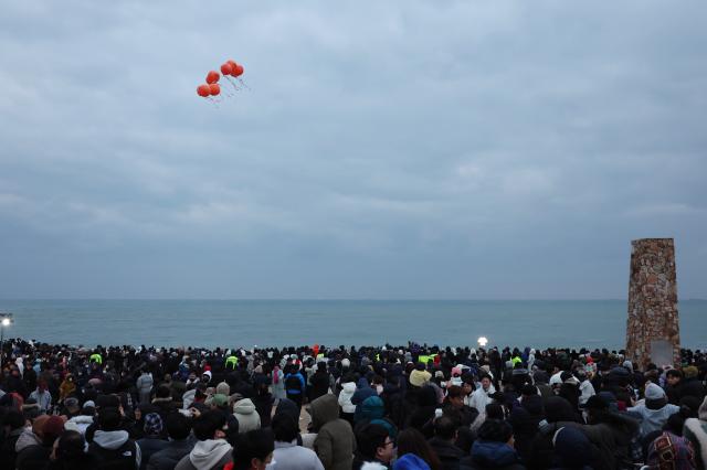 지난 1일  흐린 날씨로 일출이 보이지 않는 울산시 울주군 간절곶 모습 사진연합뉴스