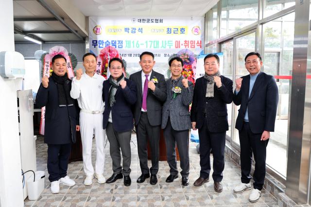 지난 28일  제16대 박강석 사두의 이임식과 제17대 최근호 사두의 취임식을 가졌다사진무안군