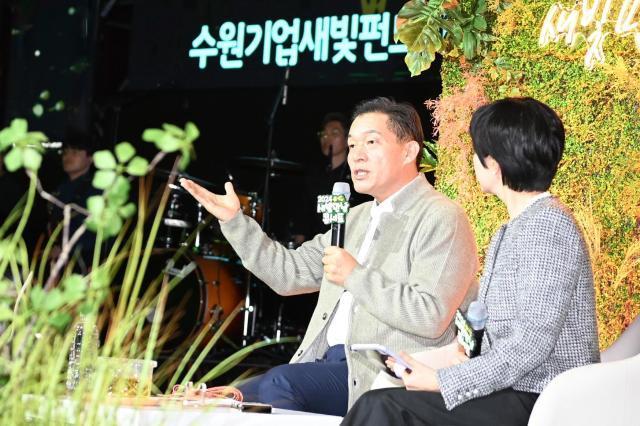 이재준 시장이 장안구·권선구 새빛만남콘서트에서 발언하고 있다 사진수원시