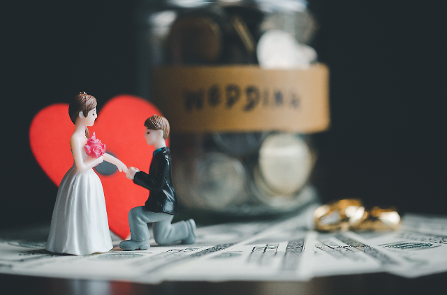 有“钱”人终成眷属？ 近半数韩国新婚家庭年收入逾37万