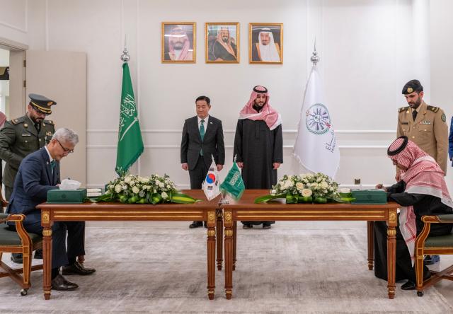S. Korea partners with Saudi Arabia for mid-to-long-term defense cooperation