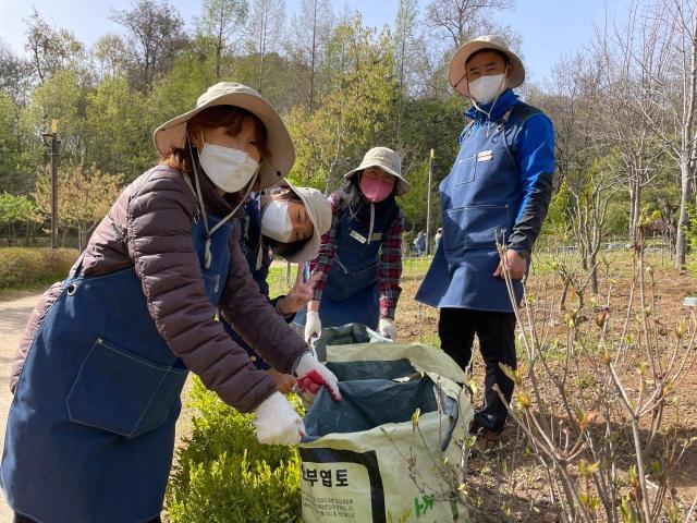 서울 식물원은 오는 23일까지 정원관리 푸르너 2기생을 모집한다고 6일 밝혔다사진서울식물원 