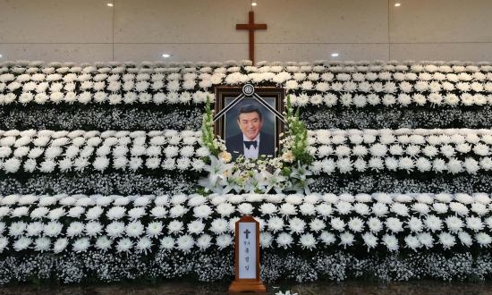 [슬라이드 포토] 슬픔에 잠긴 배우 남궁원 빈소