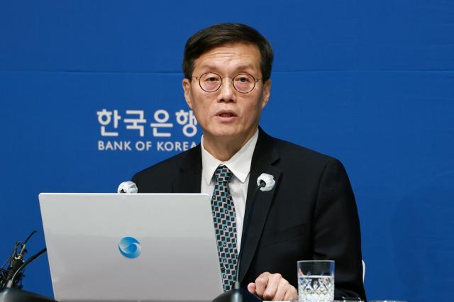 이창용 한국은행 총재가 11일 서울 중구 한국은행에서 열린 기자간담회에서 발언하고 있다 사진연합뉴스
