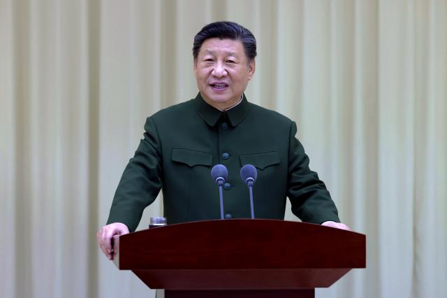 2일 시진핑 중국 국가주석이 중국 톈진에 주둔한 병력을 시찰한 뒤 연설을 하고 있다 사진AP·연합뉴스