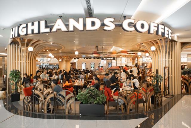 구정 연휴 기간 추가 요금을 받지 않기로 한 베트남 하이랜드 커피 사진베트남통신사