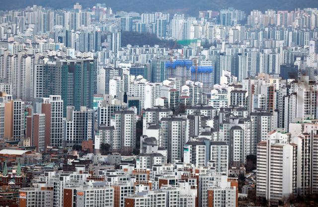 서울 중구 남산에서 바라본 서울 시내 아파트 밀집 지역의 모습연합뉴스