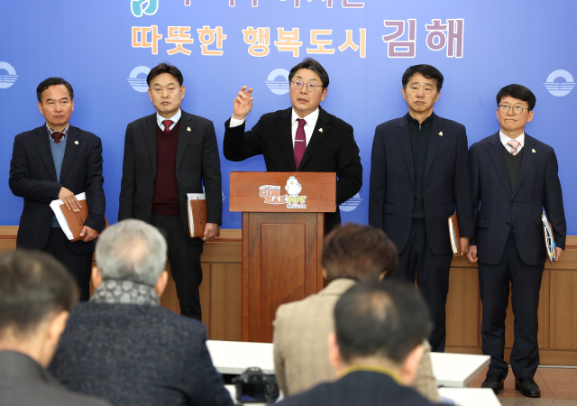 김해시는 경전철 김해 시·종점 부근인 삼계동 일원 대규모 아파트 단지 건설에 따른 증가 인구를 감안해 역사 신설을 추진하고 있다사진김해시