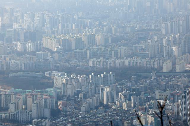 경기도 광주시 남한산성에서 바라본 서울의 아파트 단지의 모습연합뉴스