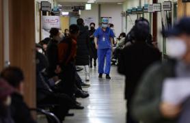 Khủng hoảng y tế tại Hàn Quốc…Hàng loạt bác sĩ thực tập, nội trú nộp đơn xin thôi việc và rời khỏi bệnh viện