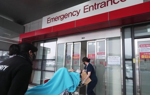Y tế Hàn Quốc đứng trước nguy cơ tê liệt do đội ngũ bác sĩ xin thôi việc tập thể